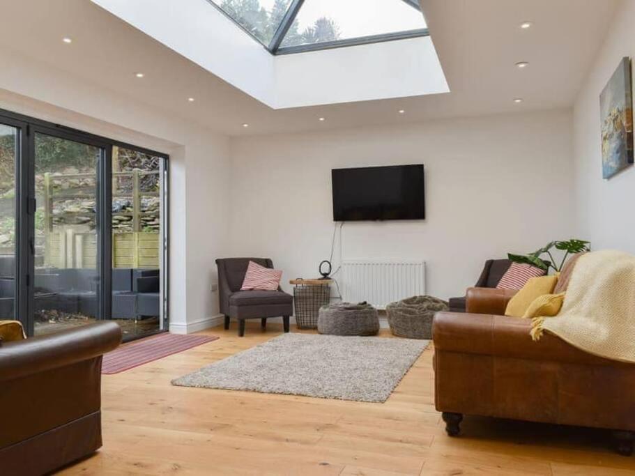 Chambercombe - Harbour View, Decking, Garden, Games Room, Sleeps 20 Villa