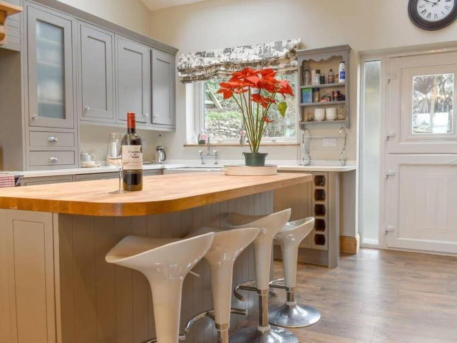 Chambercombe - Harbour View, Decking, Garden, Games Room, Sleeps 20 Villa *