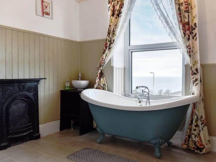 Villa Chambercombe - Harbour View, Decking, Garden, Games Room, Sleeps 20