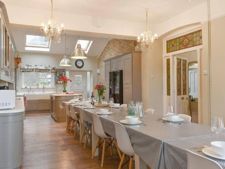 Villa Chambercombe - Harbour View, Decking, Garden, Games Room, Sleeps 20
