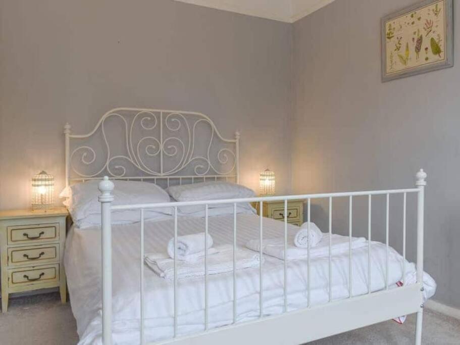Chambercombe - Harbour View, Decking, Garden, Games Room, Sleeps 20 * Ilfracombe
