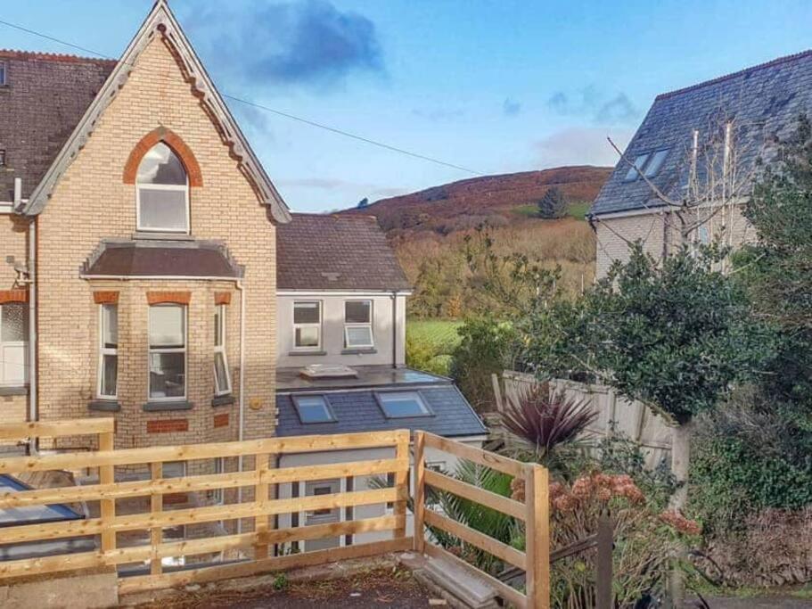 Chambercombe - Harbour View, Decking, Garden, Games Room, Sleeps 20 Villa