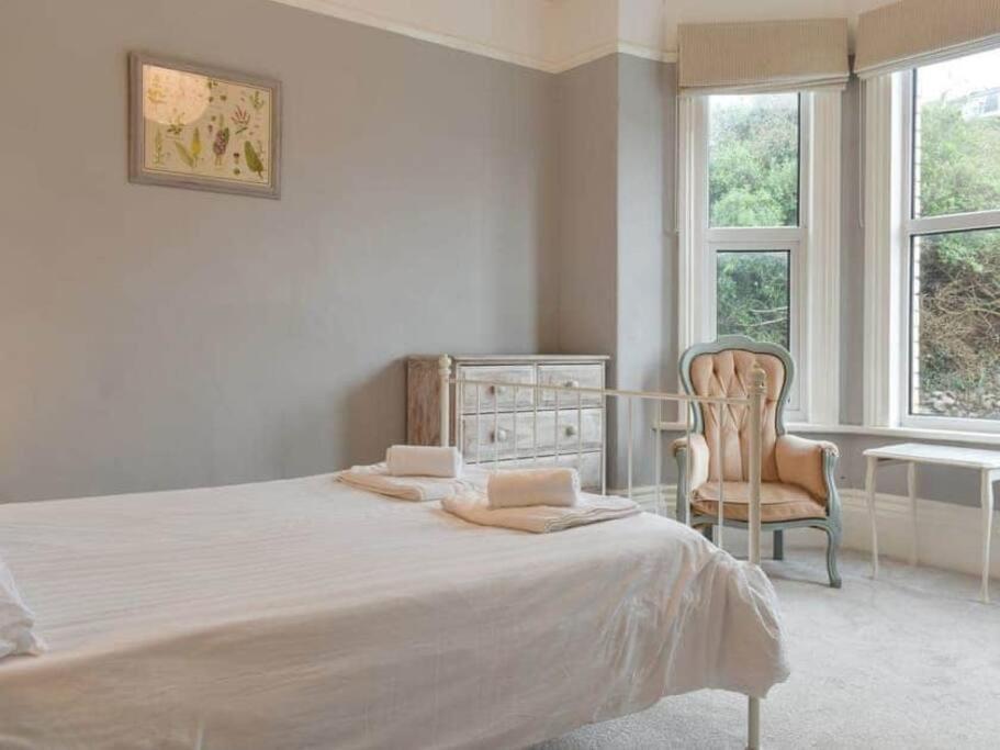 Chambercombe - Harbour View, Decking, Garden, Games Room, Sleeps 20 Villa *