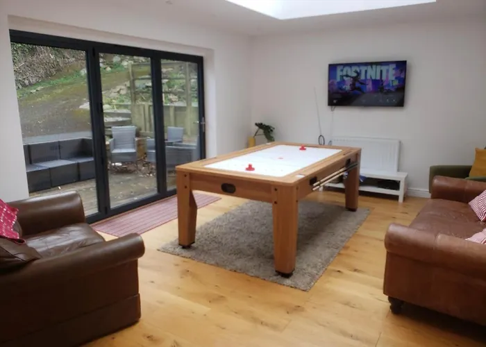 Chambercombe Villa - Harbour View, Decking, Garden, Games Room, Sleeps 20