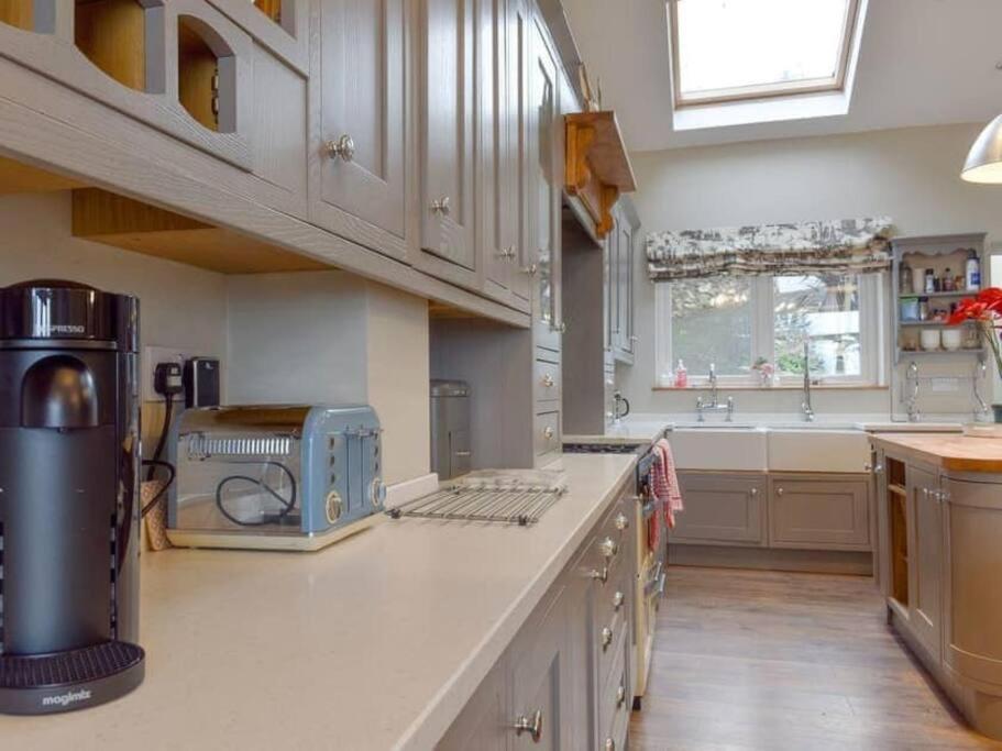 Chambercombe - Harbour View, Decking, Garden, Games Room, Sleeps 20 *
